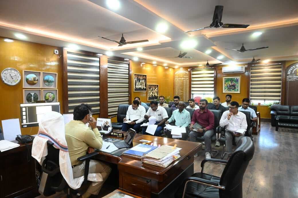 डीसी ने योजना के कार्यों में देरी पर जतायी नाराजगी