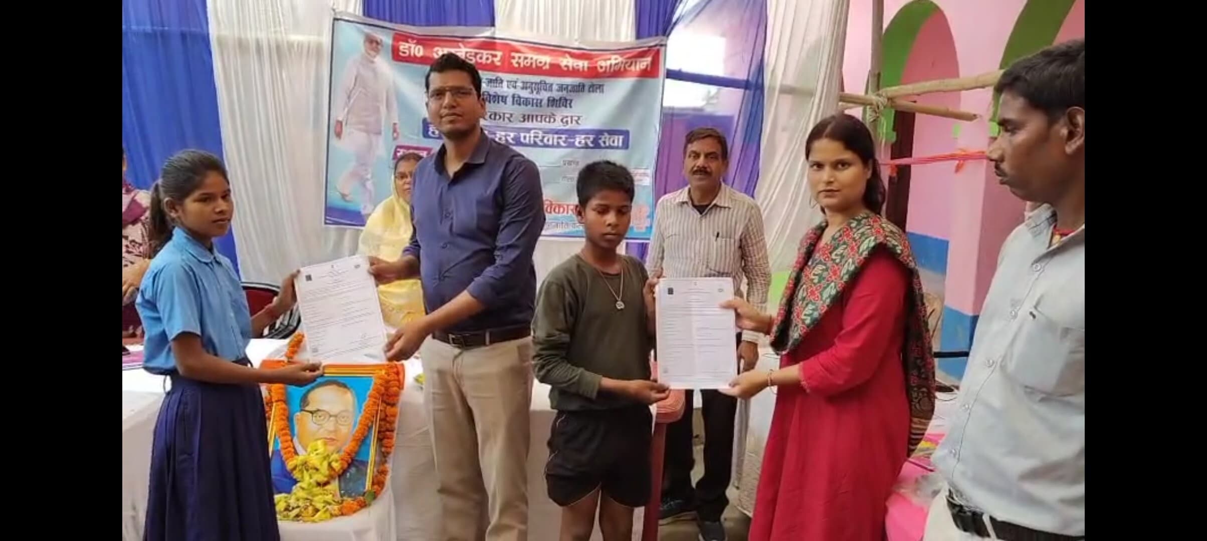 एससी-एसटी महिला-पुरुषों ने विभिन्न योजनाओं के लाभ के लिए दिया आवेदन