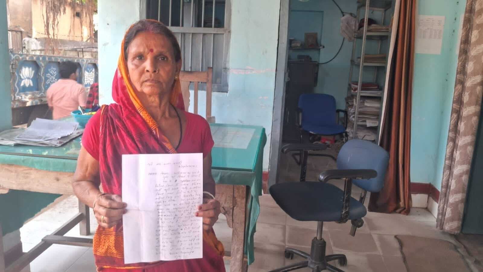 घर में घुसकर महिला के साथ मारपीट