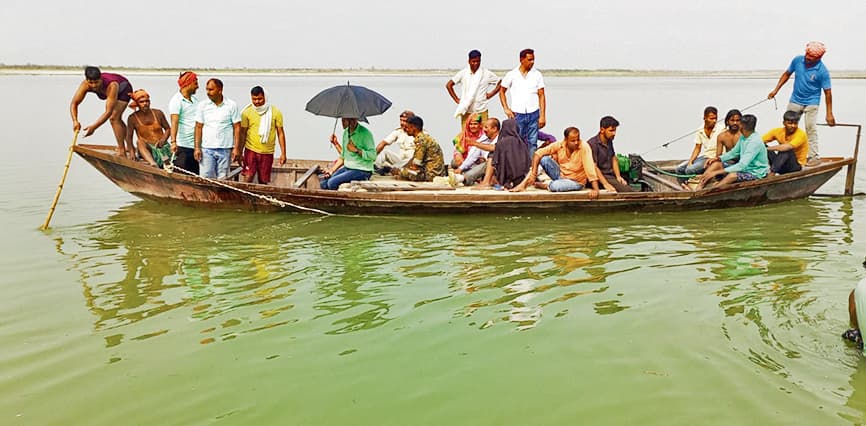 Gopalganj News  : गंडक में नहाने गये तीन किशोर गहरे पानी में डूबने के बाद लापता, बुलायी गयी एनडीआरएफ की टीम