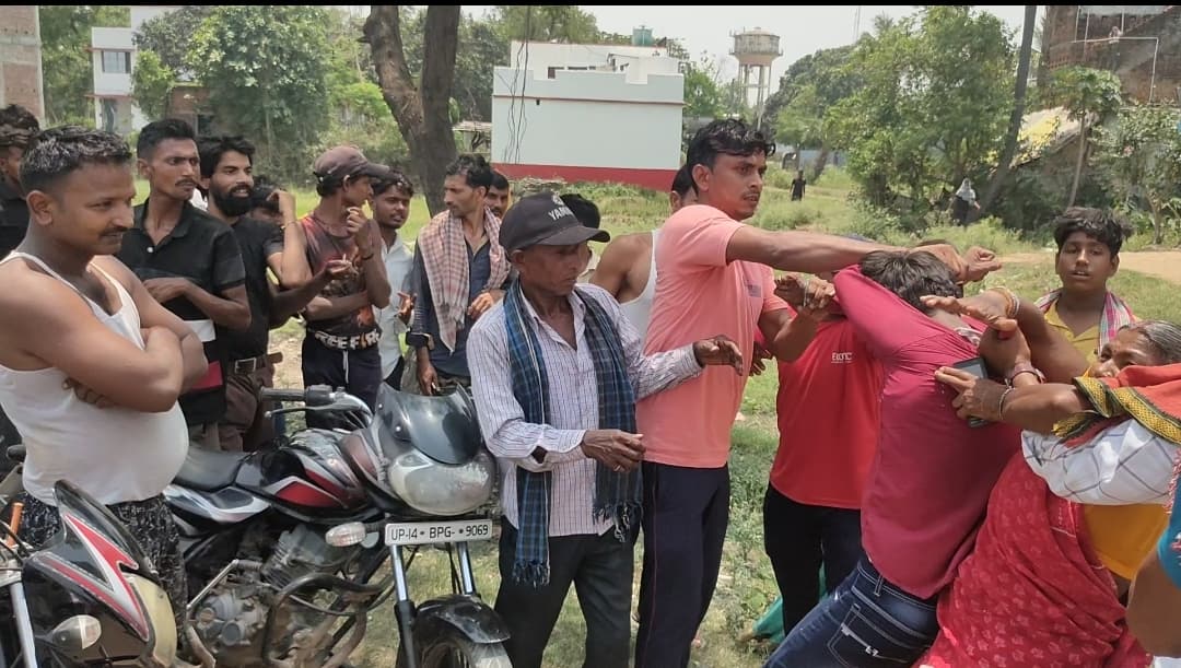 प्रेम-प्रसंग में शादी कर भाग रहे प्रेमी जोड़े के साथ परिजनों ने की मारपीट