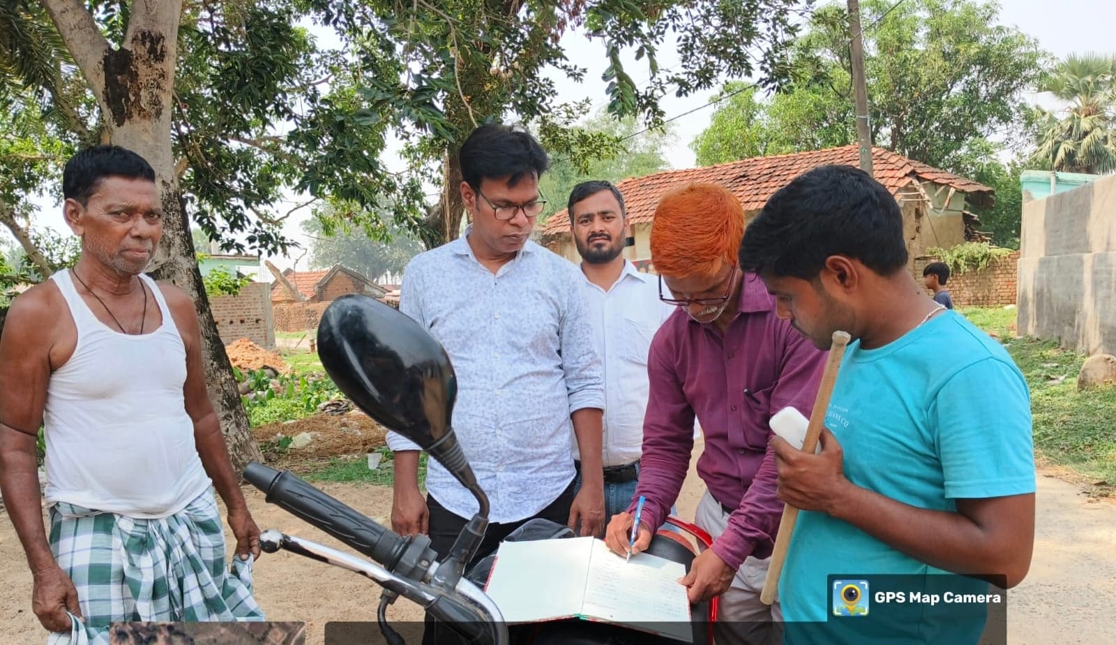 अभिभावकों को बच्चों को स्कूल भेजने के लिए किया प्रेरित