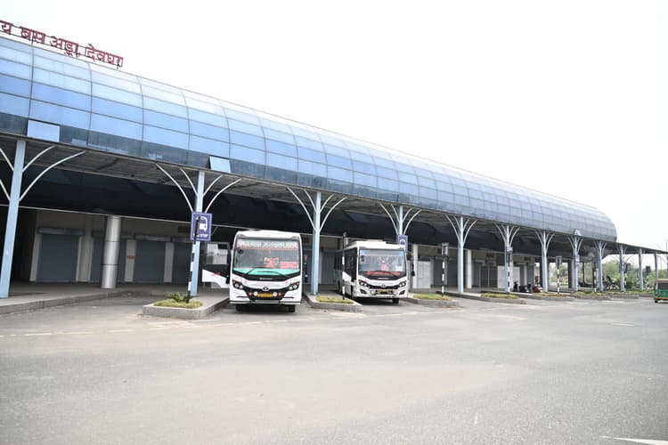 Deoghar news : आइएसबीटी बस स्टैंड में हुई मारपीट मामले में प्राथमिकी दर्ज, बाबा बलियासे को पुलिस ने गिरफ्तार कर भेजा जेल