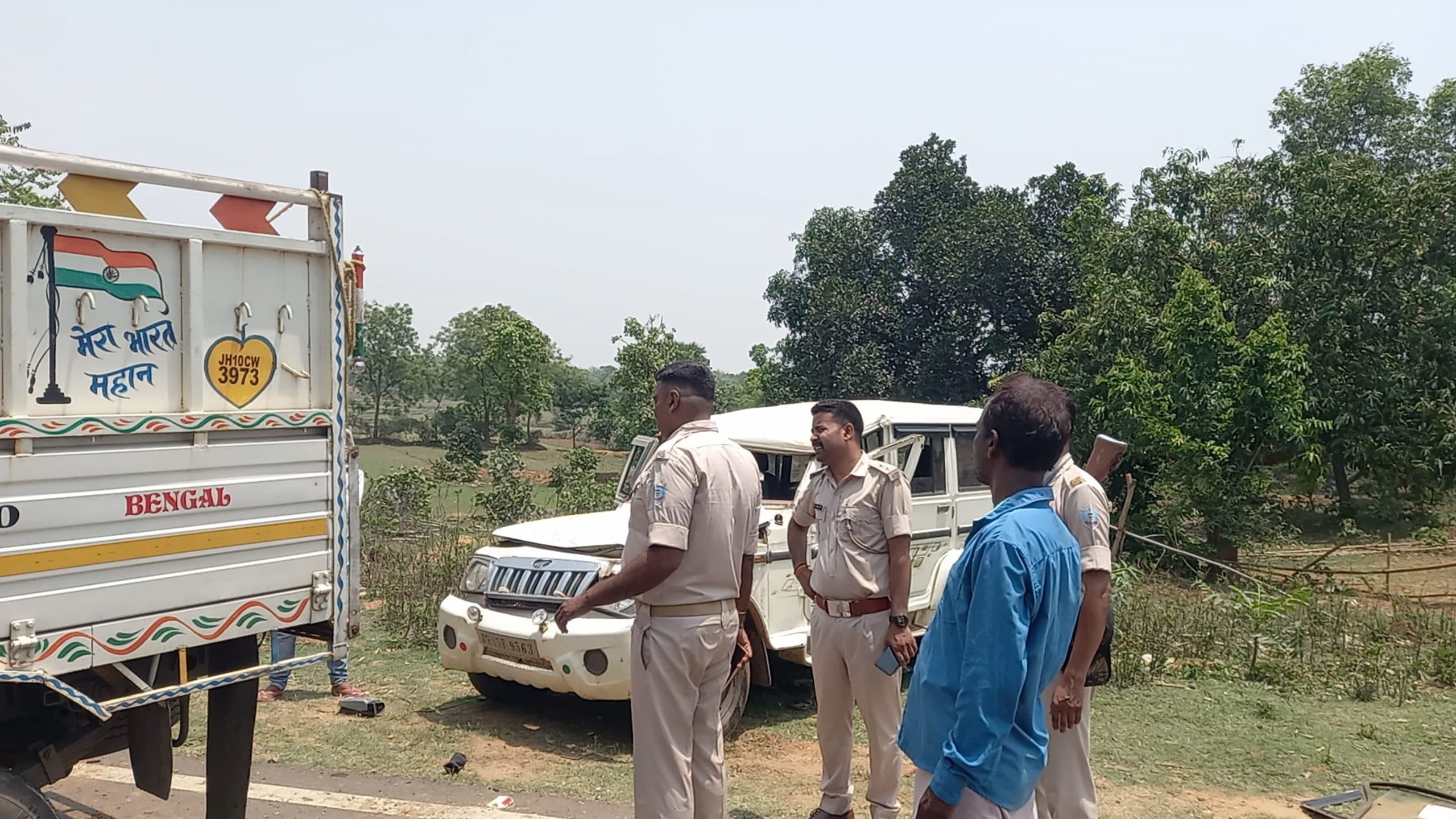 वाहन पलटने से चालक गंभीर रूप से घायल