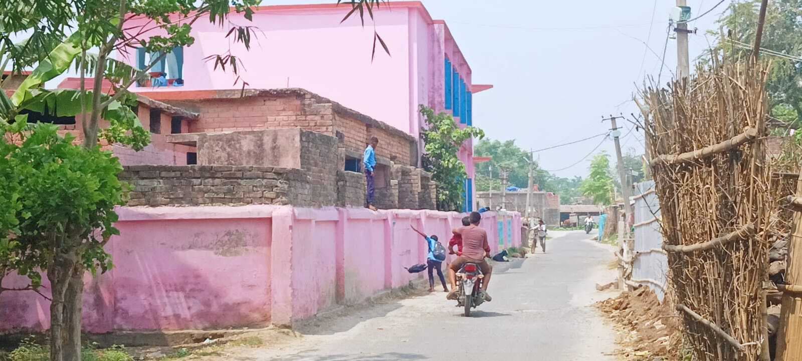 मवि रामनगर तेलिहार में पठन पाठन हुई बेपटरी