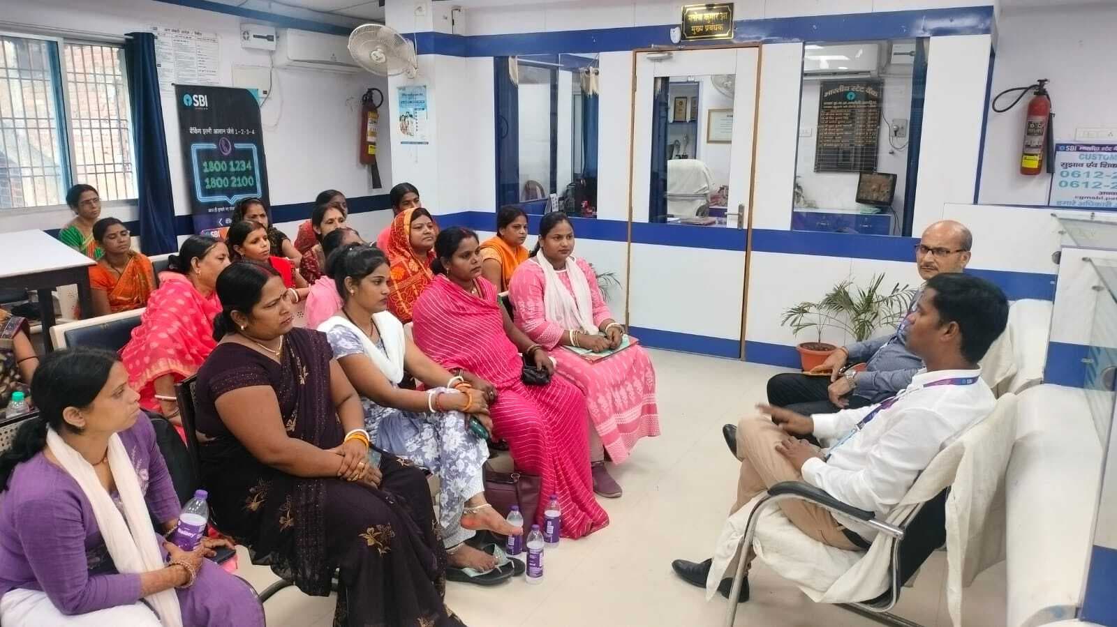 लोन का पैसा समय पर वापस नहीं करने वालों पर होगी कार्रवाई: मुख्य प्रबंधक