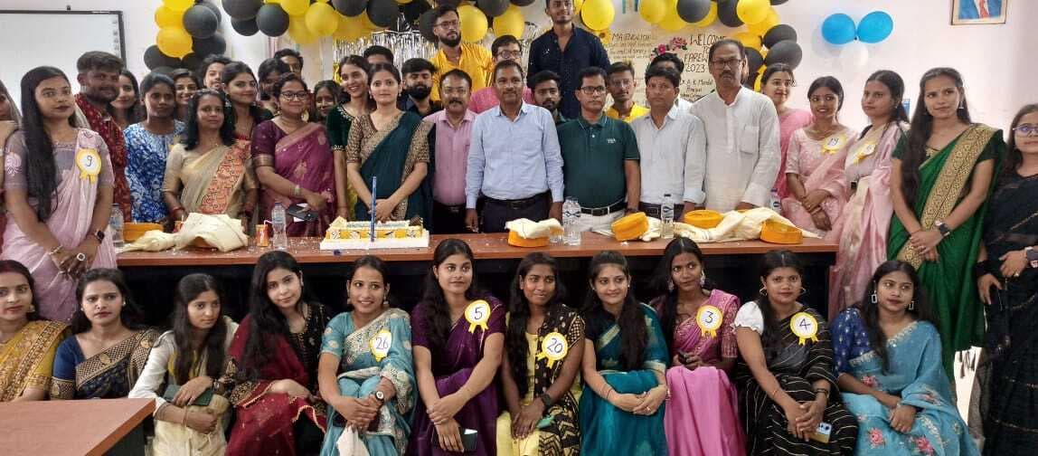 Madhubani News : विदाई समारोह में शिक्षाविदों ने विद्यार्थियों के उज्ज्वल भविष्य की कामना की