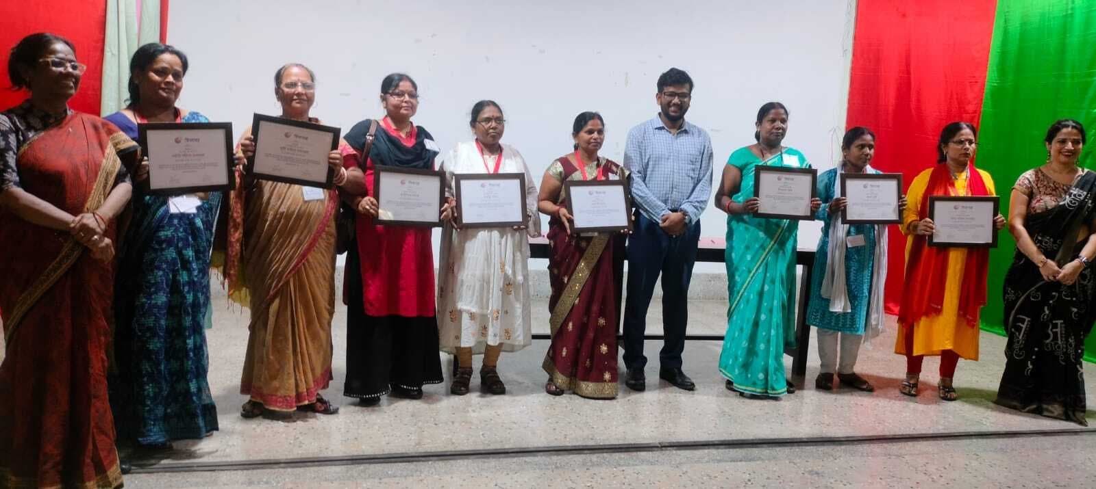 1000 से अधिक गांवों में शिक्षा का अलख जगायेंगी आठ जिलों की 140 महिलाएं