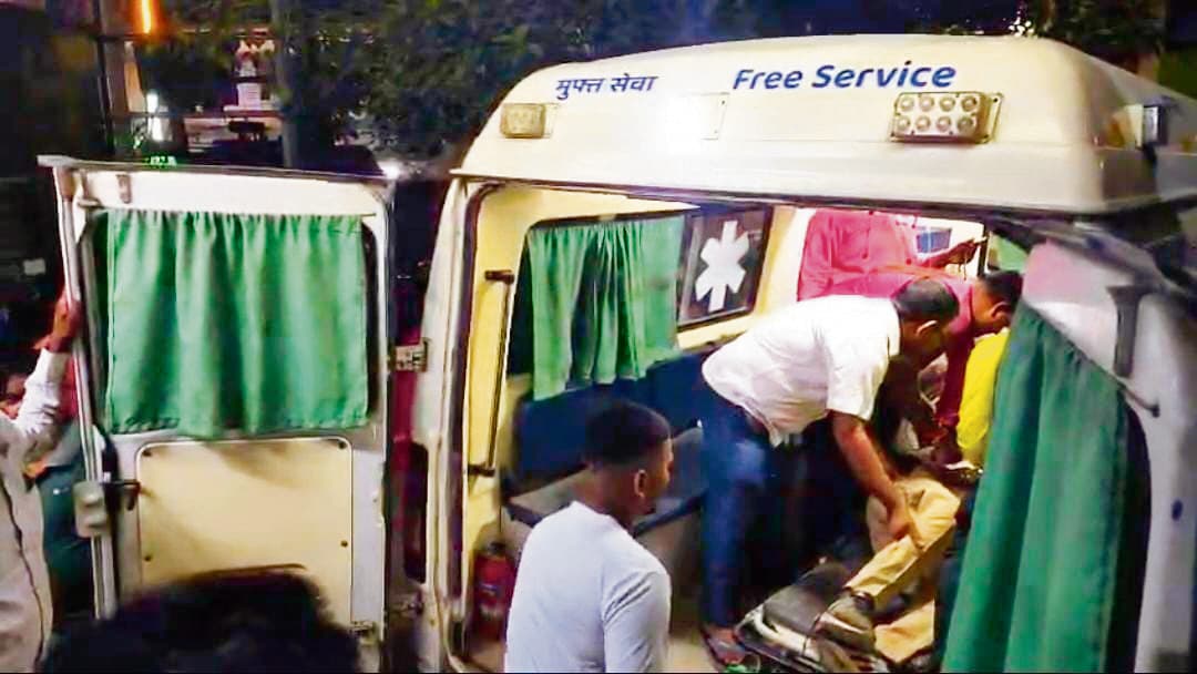 hajipur news. बाइक और ठेले की टक्कर में मनरेगा रोजगार सेवक की मौत