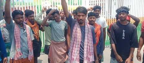एफसीआइ के मजदूरों को दो माह से मजदूरी का भुगतान नहीं, किया प्रदर्शन