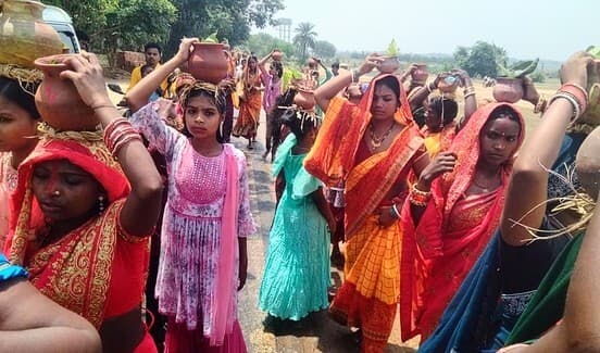 रजौनकला व कुराबा में निकली कलश शोभा यात्रा