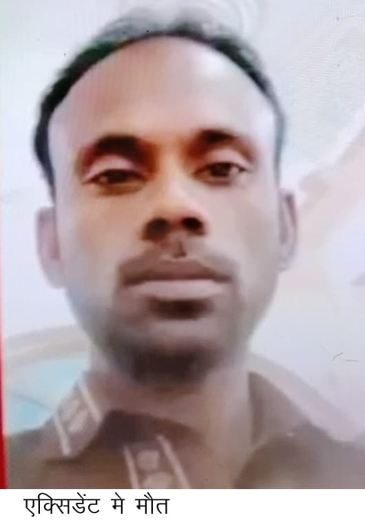 पिकअप व इ-रिक्शा भिड़े, युवक की मौत