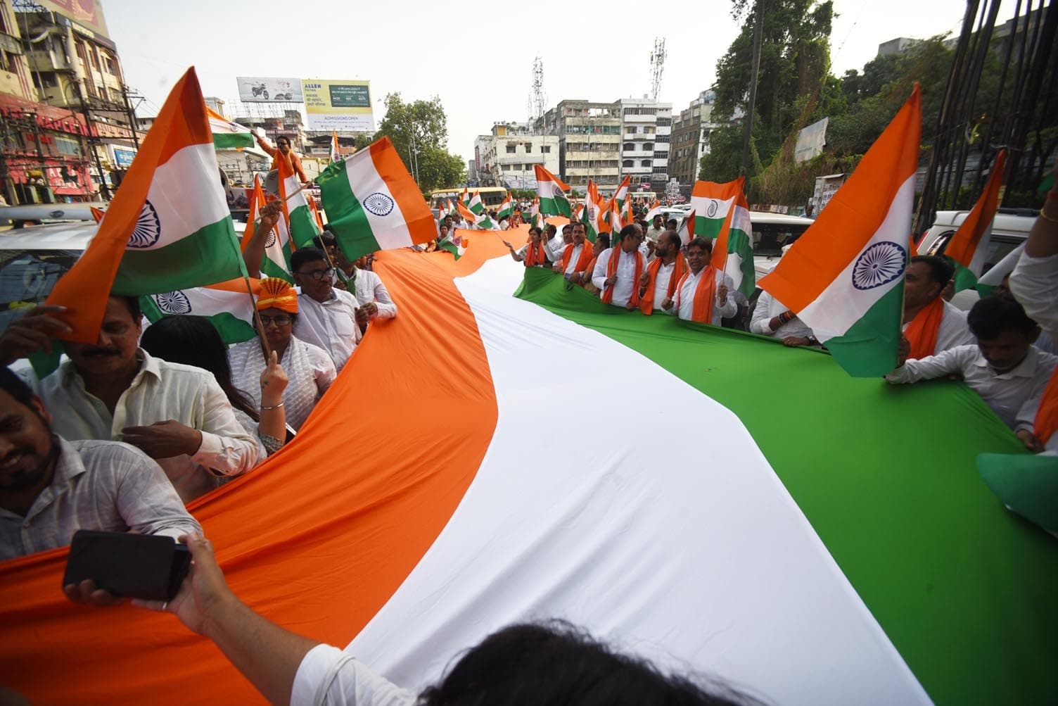 Patna News : पटना में सेना के समर्थन में भाजपा ने निकाली भव्य तिरंगा यात्रा