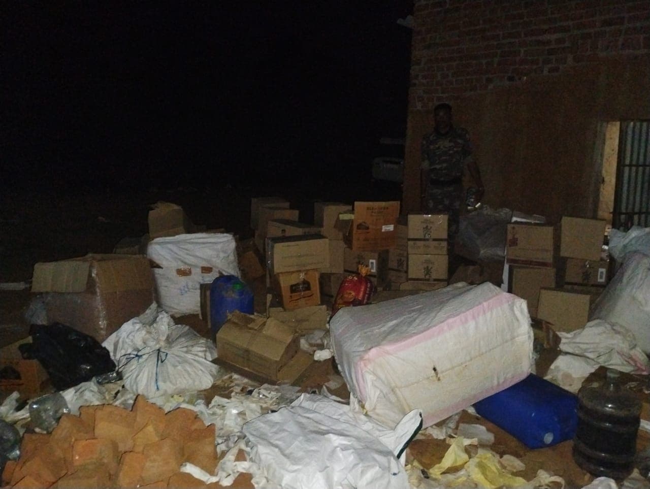 Bokaro News : पिंड्राजोरा के औलगढ़ा गांव मेंअवैध शराब फैक्ट्री का उद्भेदन