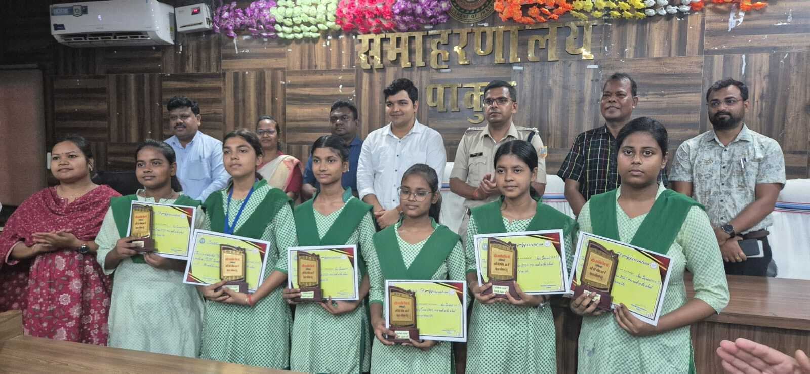 सीएम स्कूल ऑफ एक्सीलेंस गर्ल्स की छह मेधावी छात्राएं सम्मानित