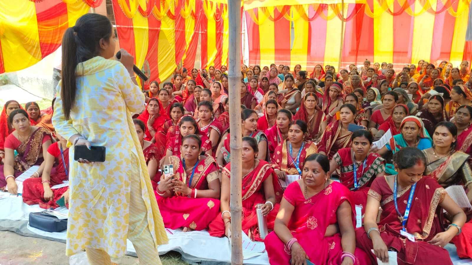 अब तक 1255 ग्राम संगठनों में संवाद, तीन लाख 32 हजार महिलाएं हुईं शामिल