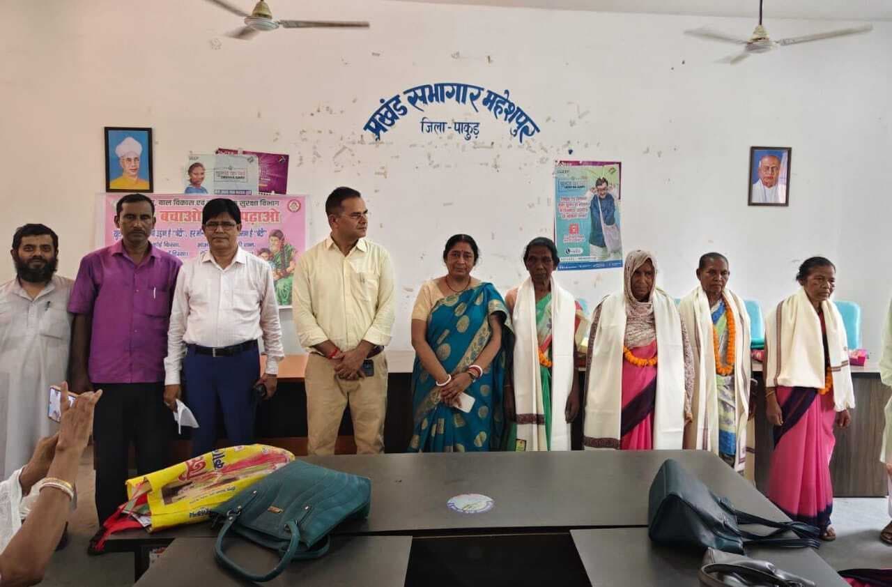 आंगनबाड़ी सेविकाओं को सेवानिवृत्ति पर दी गयी विदाई