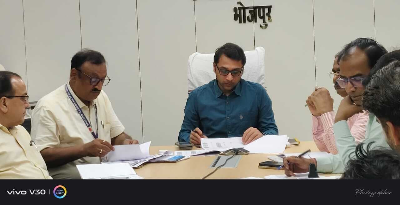 भोजपुर में स्वास्थ्य सेवाओं को सुदृढ़ बनाने डीएम ने दिये कई निर्देश