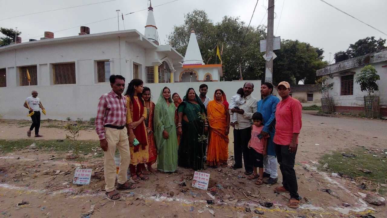 राष्ट्रीय स्वयंसेवक संघ ने काली मंदिर परिसर में किया पौधरोपण