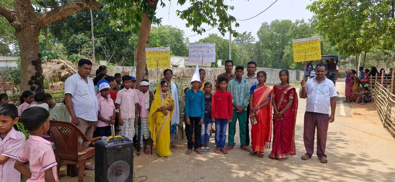 बाल विवाह रोकने के लिए नुक्कड़ नाटक का किया आयोजन