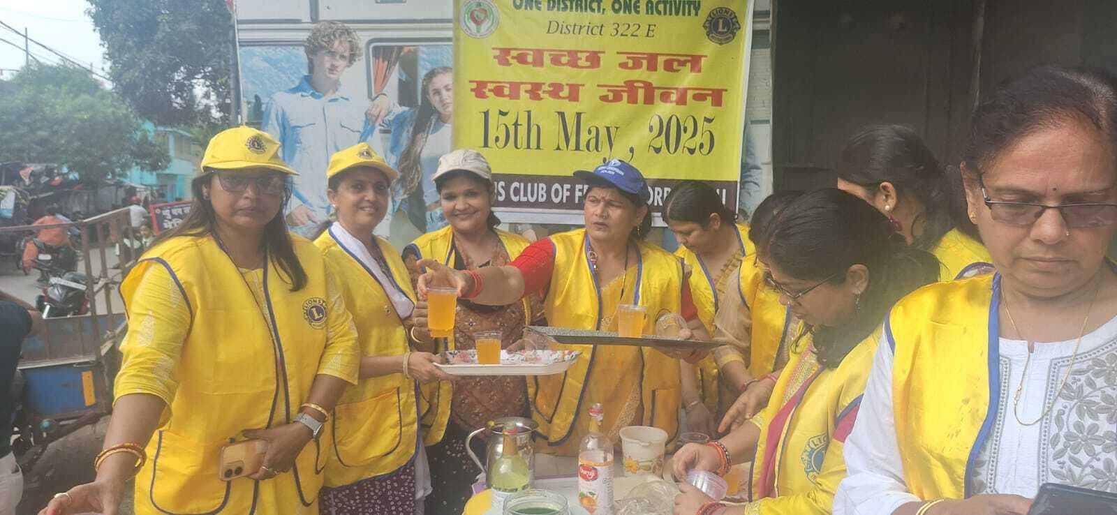 लायंस फेमिना ने लगाया पेयजल स्टॉल