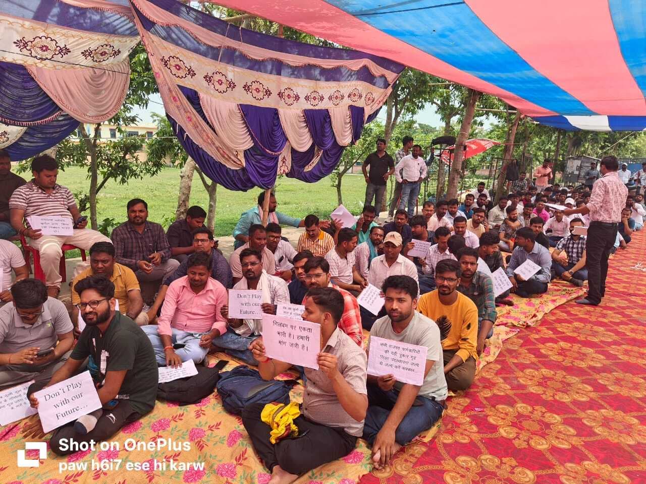 राजस्व कर्मचारियों की हड़ताल से लोग परेशान