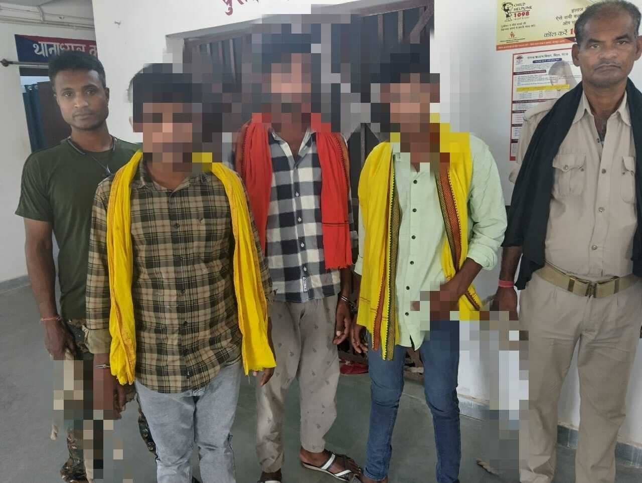 चोरी की दो बाइकों व कट्टा के साथ तीन भाई गिरफ्तार