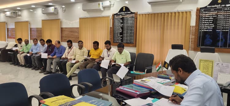 उद्योग विभाग द्वारा संचालित योजनाओं का समीक्षा बैठक संपन्न