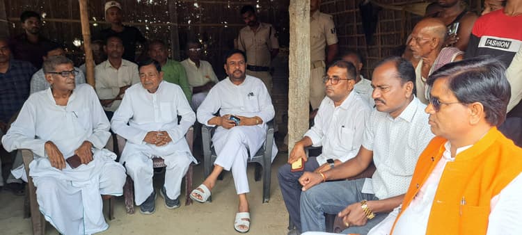 दिवंगत नाई के परिजनों से मिले सांसद