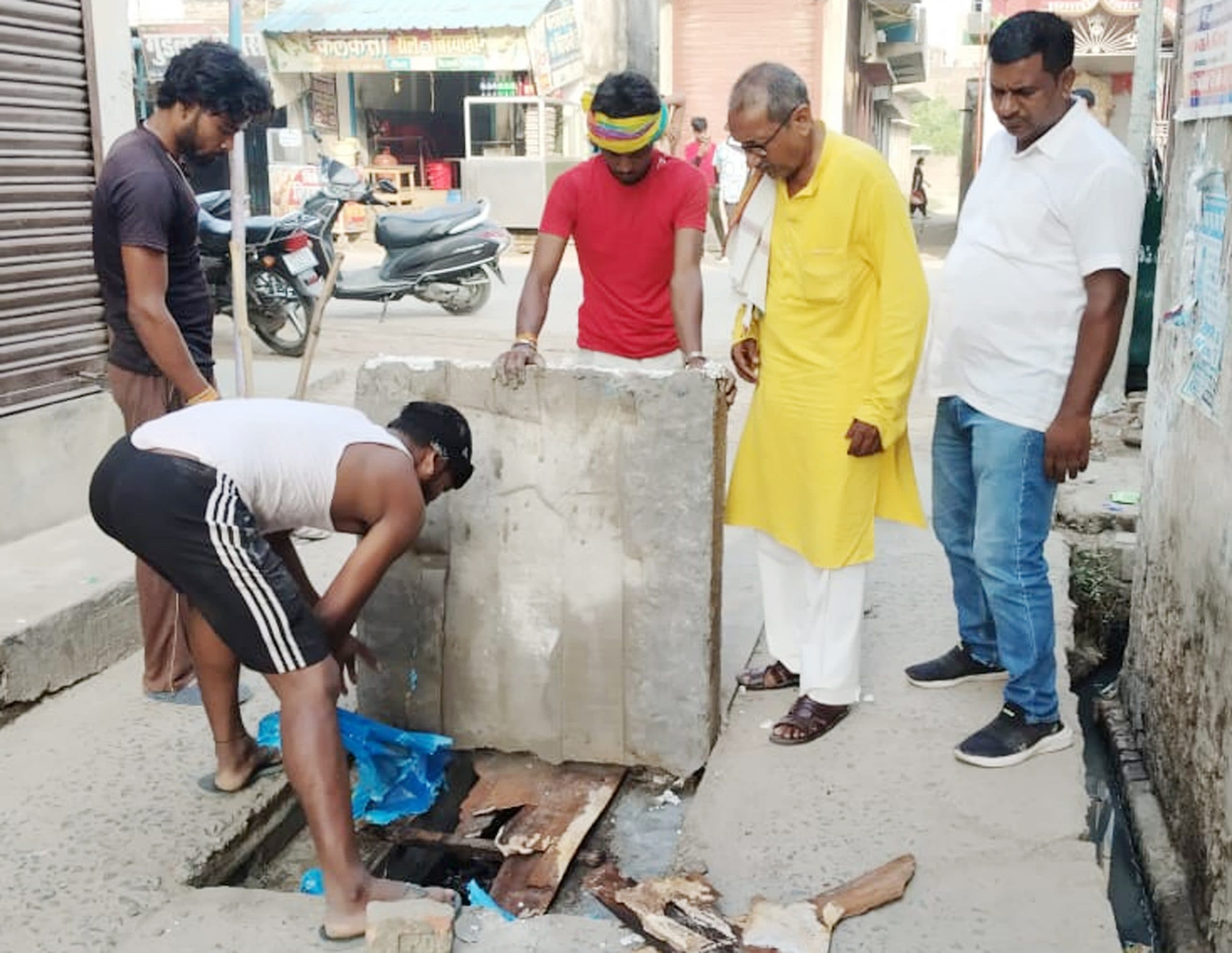 नगर परिषद में युद्ध स्तर पर शुरू हुआ बरसात के पूर्व नाला उड़ाही का कार्य