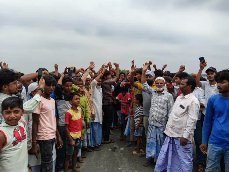 असुरा-निसंदरा घाट पर हो रहे पुल निर्माण का लोग कर रहे विरोध, ग्रामीणों ने खुल कर रखी अपनी बातें