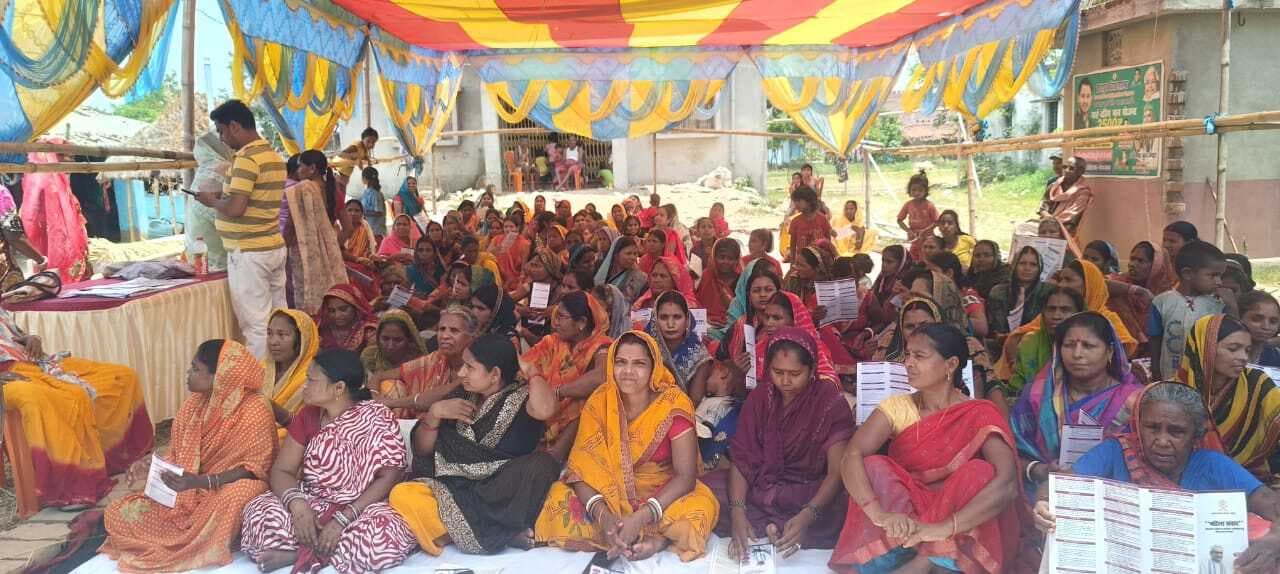 संवाद : महिलाओं ने 24 घंटे चिकित्सकीय सुविधा व महिला बस सेवा बहाल करने की रखी आकांक्षा