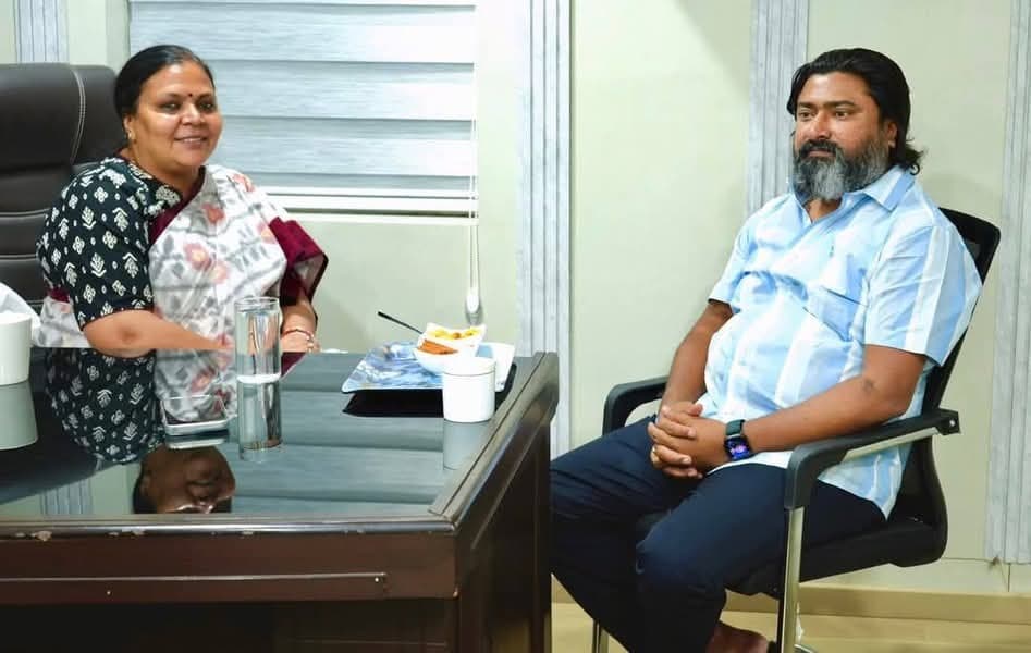 सांसद ने मंत्री से क्षेत्र की समस्याओं को लेकर की मुलाकात