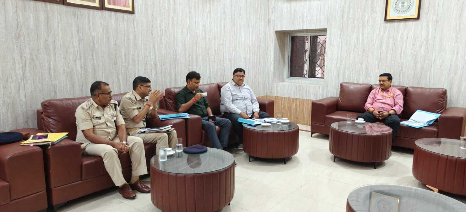 Deoghar News : एससी की शिकायतों पर समय पर करें कार्रवाई : आयोग