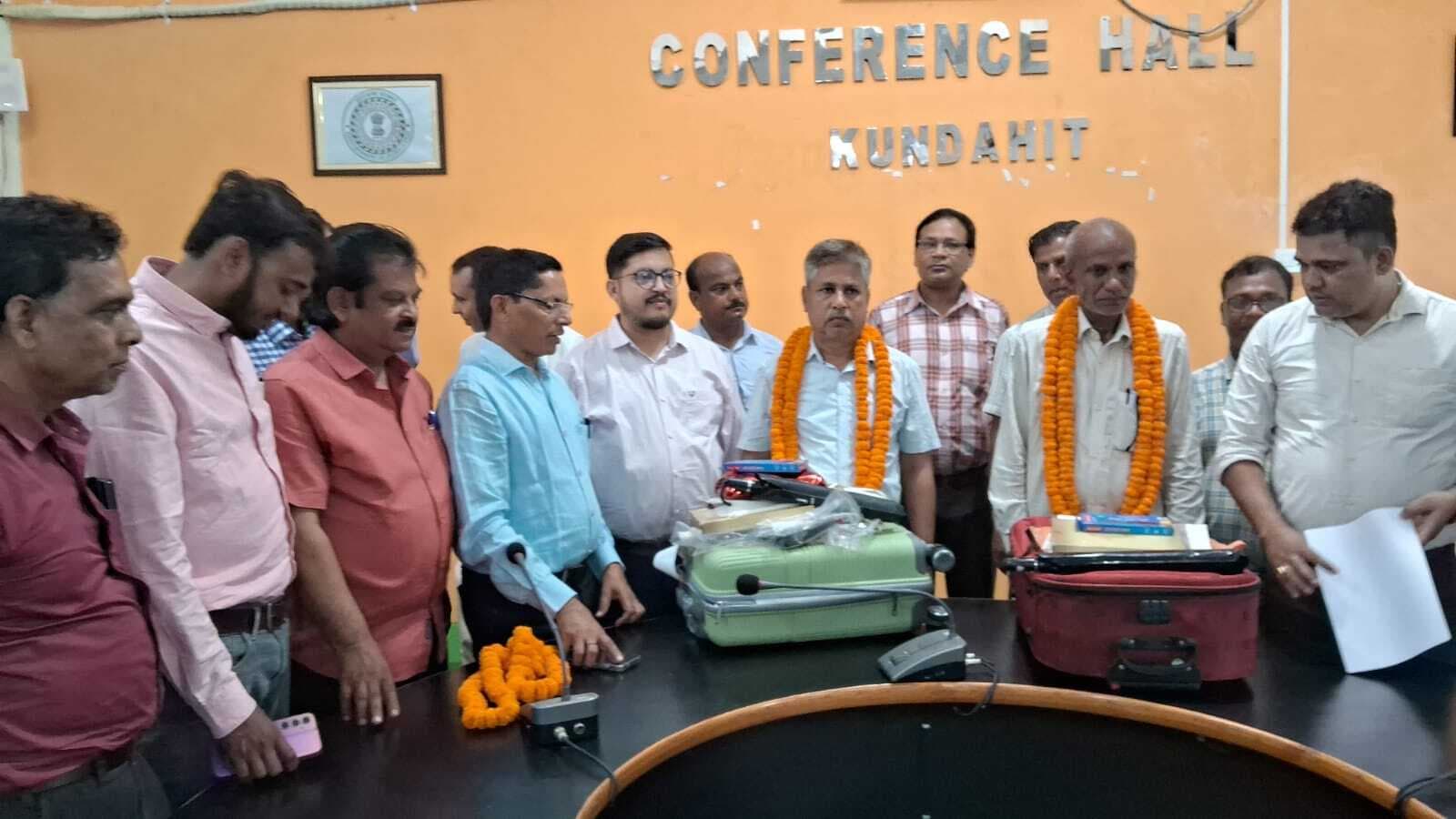 सेवानिवृत हुए नाजिर व सीआई को अधिकारियों और कर्मियों ने दी विदाई