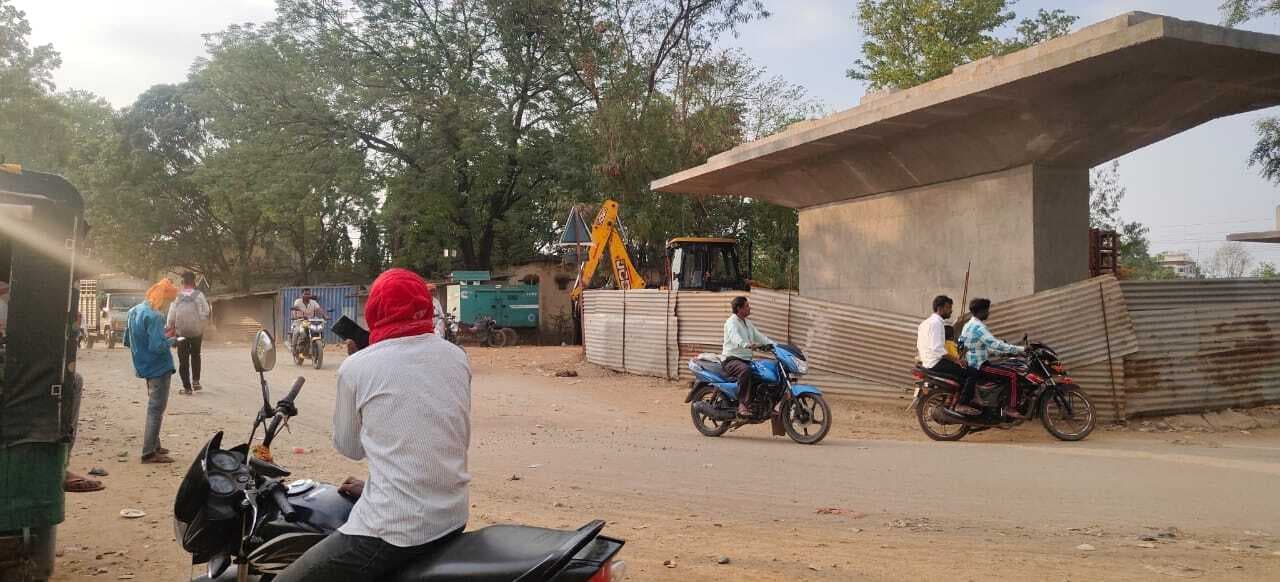 हथियारबंद अपराधियों ने निर्माण स्थल पर की फायरिंग