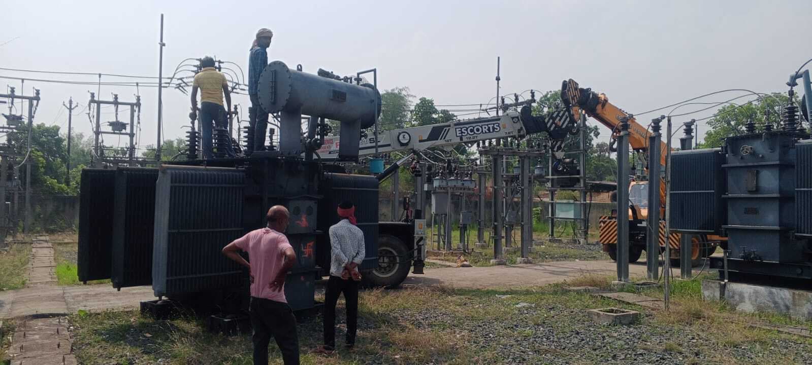 Deoghar news : गड़िया विद्युत सब स्टेशन में नया ट्रांसफॉर्मर लगा, कई गांवों व मोहल्ले में पसरा था अंधेरा