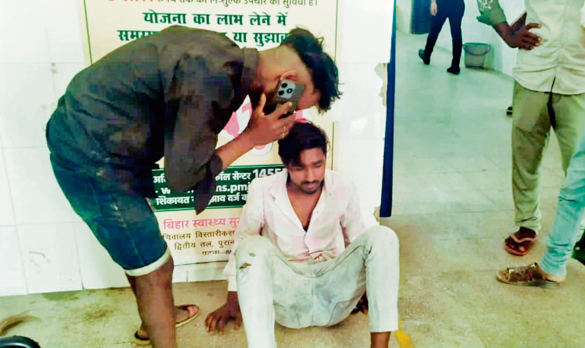 Buxar News : तेज रफ्तार स्कॉर्पियो की चपेट में आने से बाइक सवार युवक की मौत, घर में मचा कोहराम