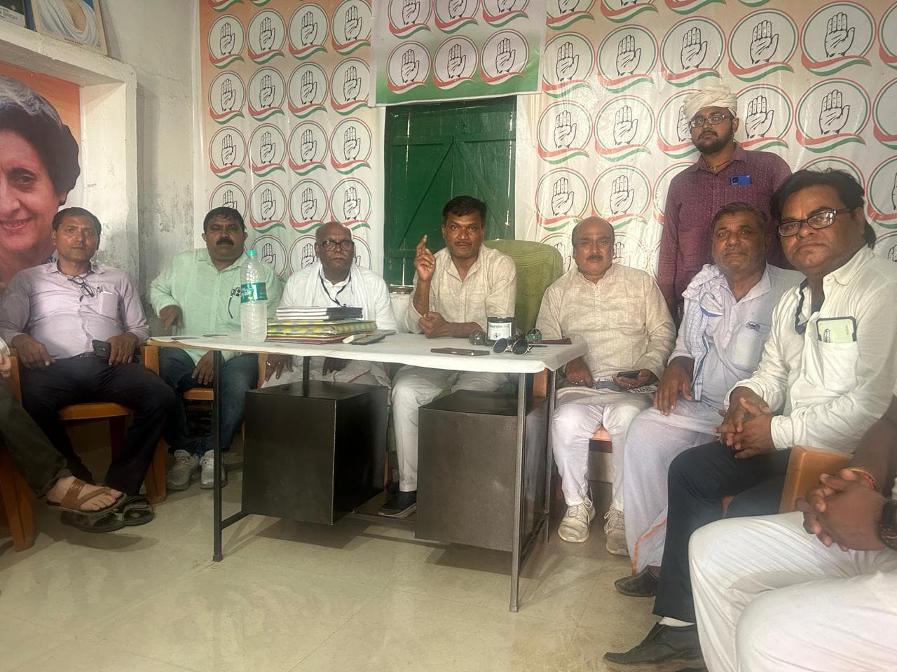 Madhubani News : कांग्रेस कार्यालय में बैठक, आरक्षण सीमा बढ़ाने की मांग