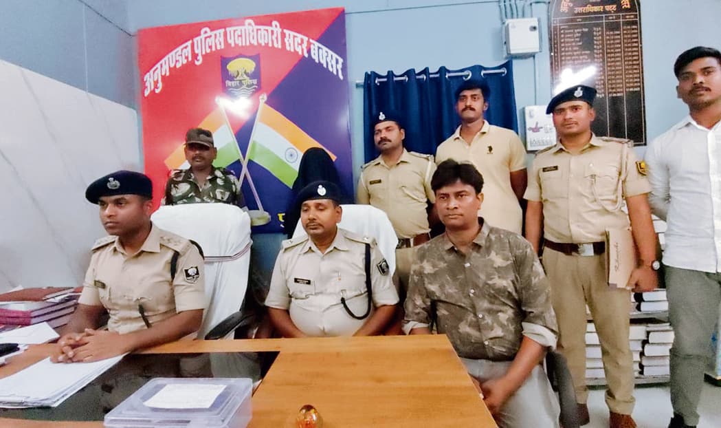 Buxar News : फायरिंग मामले में एक और अपराधी गिरफ्तार, पिस्टल और गोली बरामद