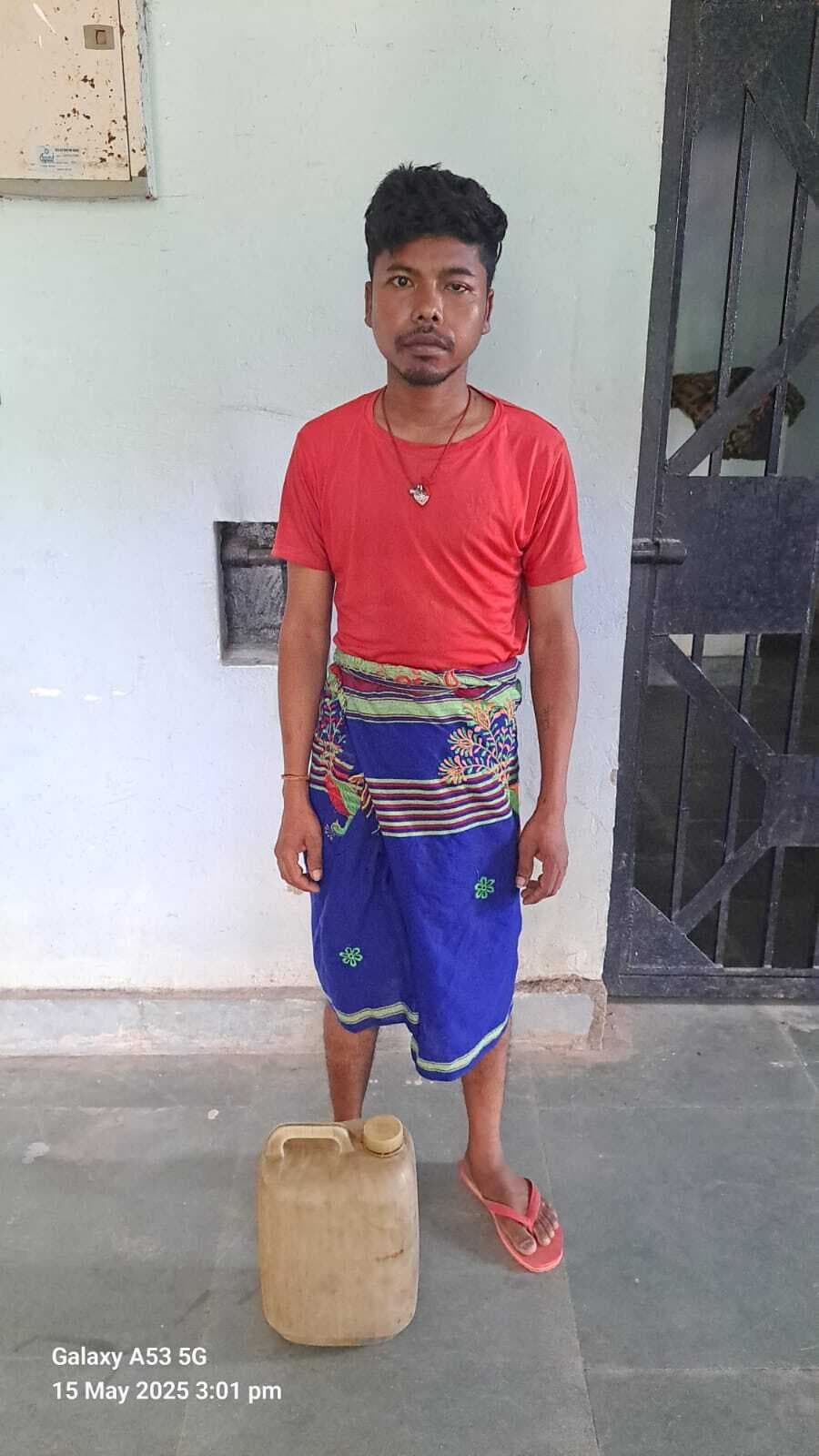 महुआ शराब के साथ तस्कर गिरफ्तार