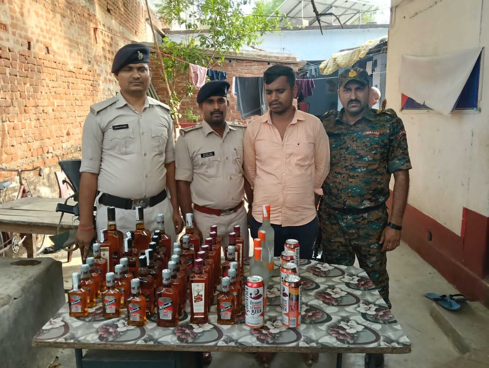 47 बोतल शराब के साथ तस्कर गिरफ्तार