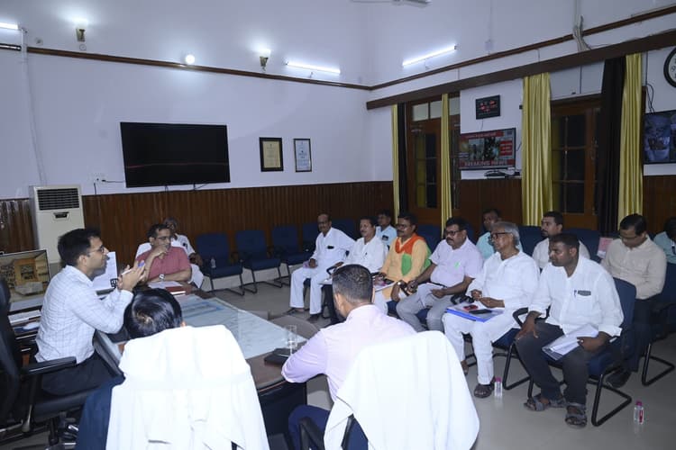 Motihari: 3780 इवीएम व 3778 वीवीपैट की जांच पूरी, 17 को आयेंगे निर्वाचन आयुक्त