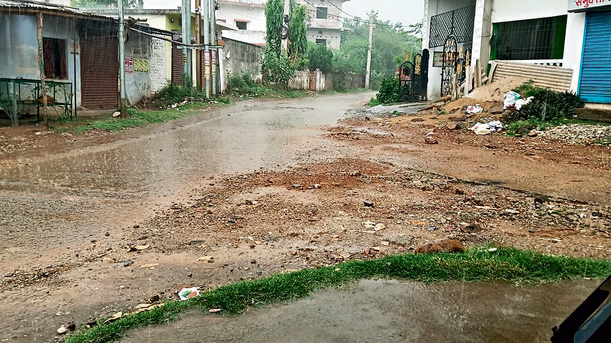 West Singhbhum News : 33.1 मिमी बारिश से पारा एक डिग्री नीचे, उमस से राहत