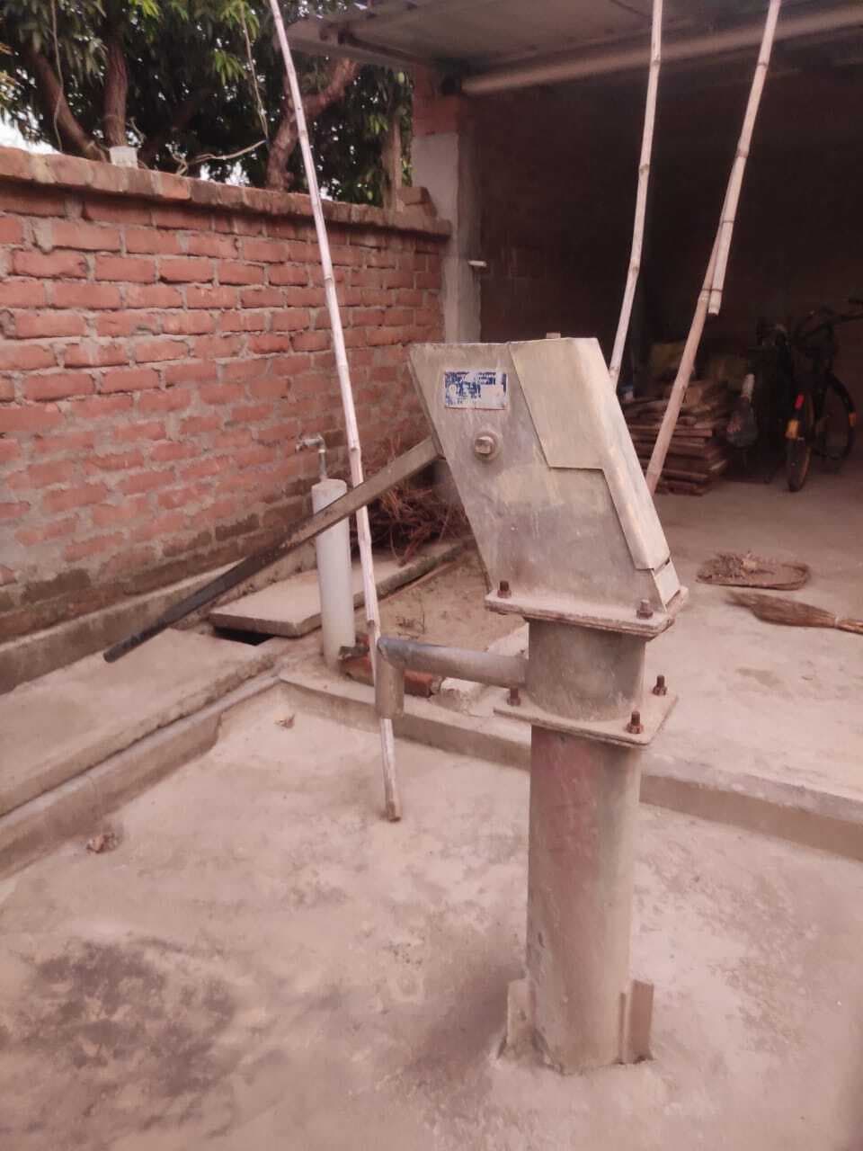 फुल्लीडुमर में पानी के लिए मचा हाहाकार, चापाकलों की मरम्मत नहीं