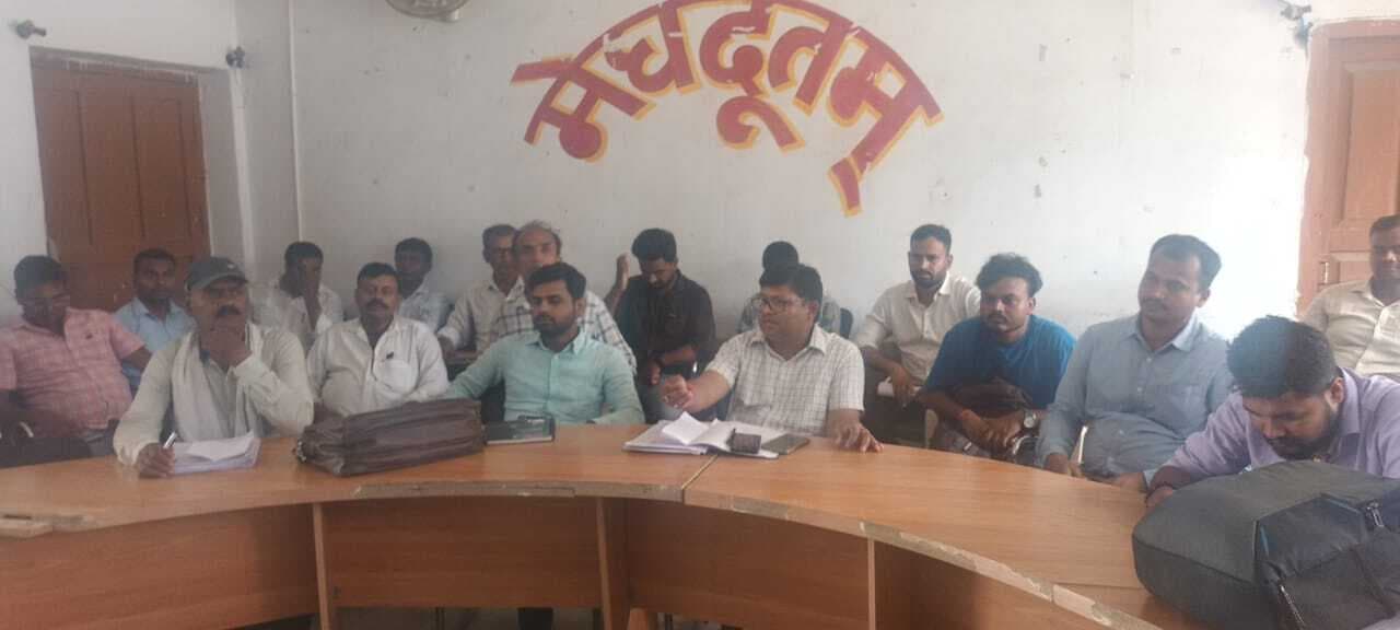 Madhubani News :  महादलित टोले में कैंप की सफलता के लिए की बैठक