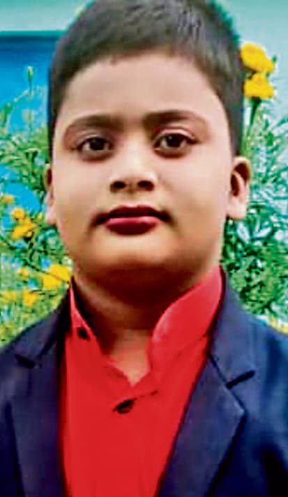 Seraikela News : छऊ कला की नवोदित प्रतिभा रौनक आचार्य को मिली राष्ट्रीय छात्रवृत्ति