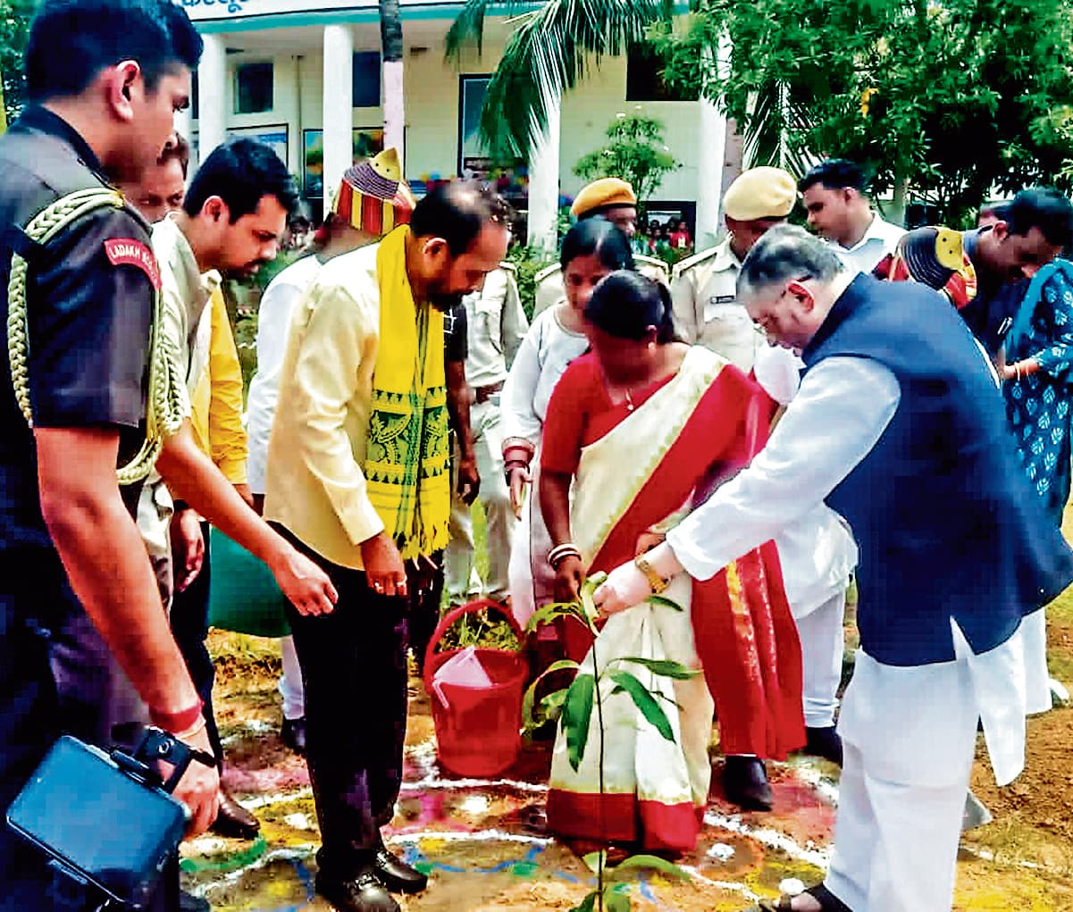East Singhbhum News : कस्तूरबा में पढ़कर सशक्त बन रहीं बेटियां - राज्यपाल