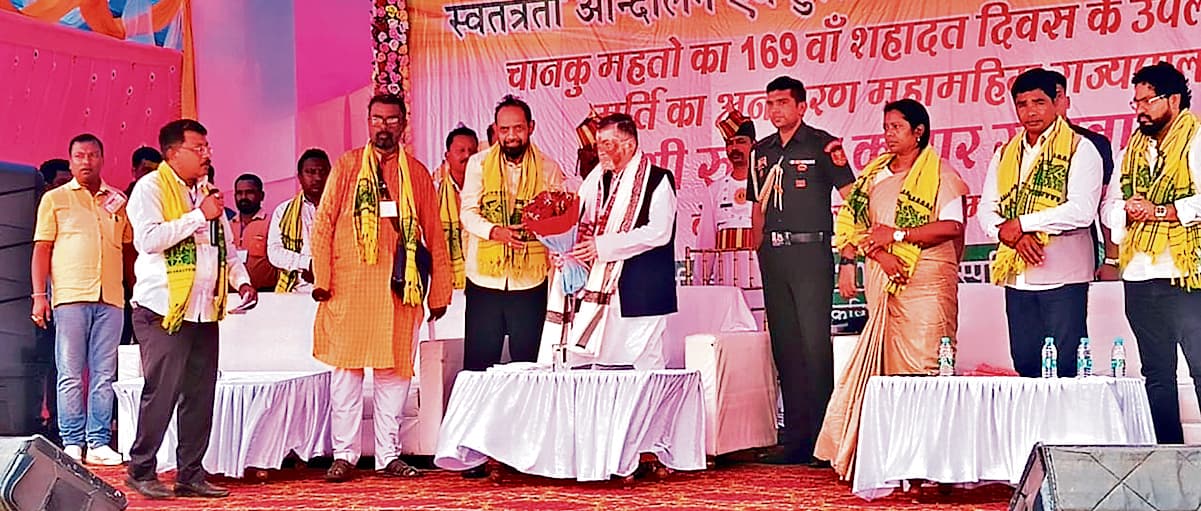 East Singhbhum News : राज्यपाल  ने शहीद चानकु महतो की प्रतिमा का अनावरण