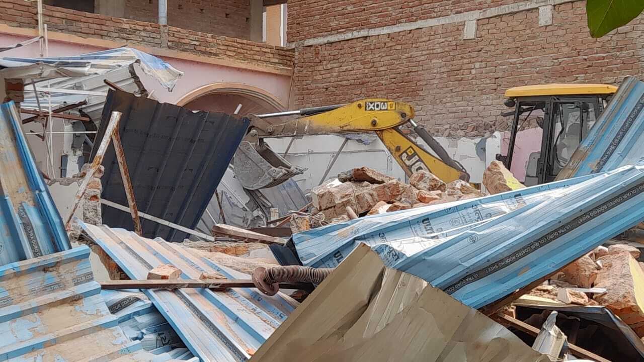 सरकारी जमीन पर बनी 17 पक्की दुकानें की ध्वस्त